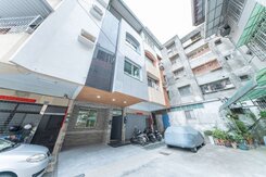 鳳山近文山赤山|翻新靜巷可停車透天|可直接入住