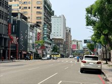 七賢商圈老牌餐廳｜50 坪 ｜電梯店面 ｜前路後巷