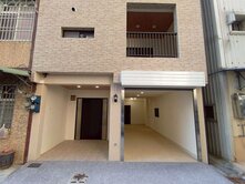 後譯捷運站高醫熱河大面寬車庫翻新美透天