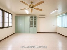 南屯地32坪✨邊間採光6房透天+車位✨近三鐵74號