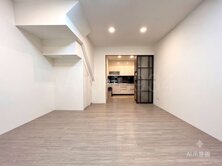 新平國小旁｜全新整理臨路車庫透天/溫馨4房屋況絕佳