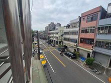 明興街大馬路旁近龜山工業區漂亮三樓美屋