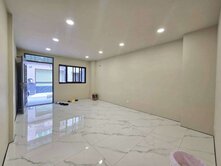 中興商圈精華地段 /崇光國小旁/全新整理透天美宅