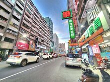 美麗島信義國小捷運陽台大套房衛開窗