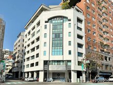 英才路大面寬黃金三角窗店面商辦｜旗艦 4 層樓