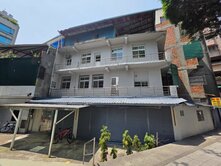 桃園站前民生路大面寬三角窗整新透天 可住店