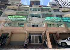 市政府特區四層樓透天店面丨可停雙車丨三代同堂-收租