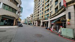 前鎮瑞隆商圈.近C1輕軌站.漂亮3房+平車大樓
