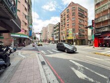 🏪 篤行路15米路旁醒目金店面｜約30坪大空間