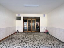 崇蘭特區陽光大露臺整新面寬車墅 地段鬧中取靜