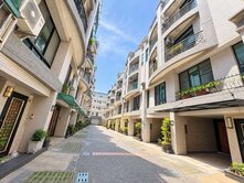 透天車墅-瑞隆、五甲商圈-鬧中取靜社區型首排第一間