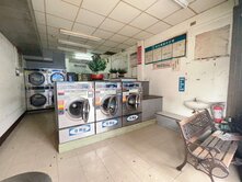 體育園區八套房透天店面