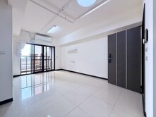 藍小櫻~森活學次頂樓衛浴開窗三房平面車位