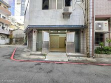 近捷運美麗島站六合夜市南華夜市一樓店面