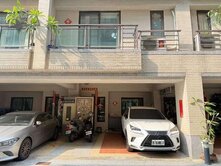 鳳頂稀有*雙車墅透天*屋況超好近五甲/百貨