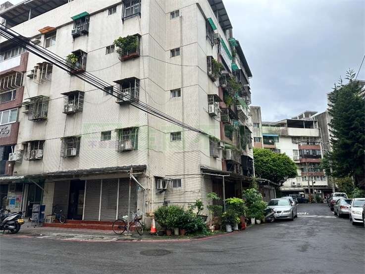 🏠三民國泰新村 超大面寬三角窗店住🏠
