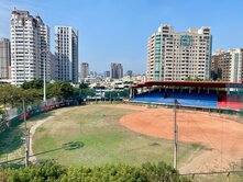 西區萬壽棒球場巴洛克王朝大四房雙車