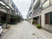 沙鹿中港挪威傳統前院別墅