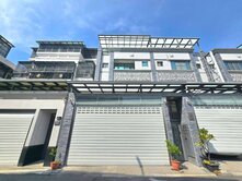 嘉義西區港坪特區｜輕屋齡7米大面寬雙車別墅
