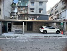 前鎮國中面校園翻新四房大面寬公寓一樓.好停車