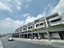 【鳳凰天畝】輕屋齡｜臨路車墅