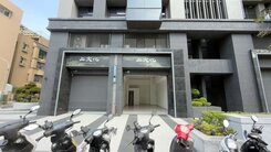 英明黃昏市場｜近輕軌｜全新挑高店面