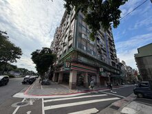 信義路東門商圈大面寬連鎖超商穩定收租三角窗店面