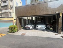 八卦商圈雙車庫邊間大地坪臨路透天