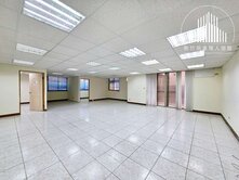 巨城商圈｜現況電梯中型辦公室《可改為住家使用》