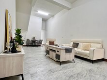 近五甲商圈有地下室的臨路翻新透店