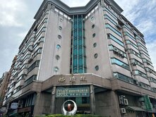 巨城光華商圈。格瑞絲大套房。低總價收租自用皆宜