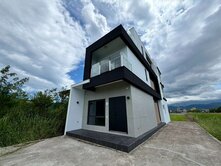 劉展昕~冬山近親水公園全新完工清水模風農舍
