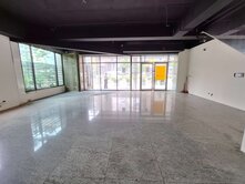 中華路角間大面寬金店面/雙平車