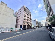  前鎮國光路稀有三房華廈 社區住戶穩定難得釋出