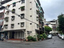 央北旁三角窗社區店面