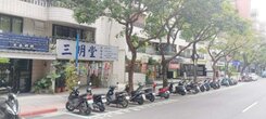 新光三越金店面