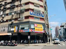 專約!亞灣駁二!三多商圈捷運-三角窗醒目廣告樓店