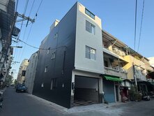 華鳳特區鎮北國小邊間翻新車庫透天