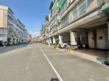 鳳甲商圈｜鳳翔國中｜臨15米路騎樓透天