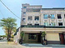 橋頭【皇家綠闊 電梯雙車墅】臨路邊間#捷運R23