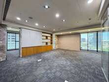 🏆小廖🏆七期面市政第一排商辦｜邊間朝南雙車裝潢