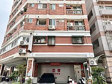 33🎖️專任美術館秒殺｜免千萬門前可停雙車  