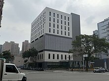 近漢神巨蛋、艾司摩爾辦公室顯眼三角窗店面