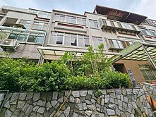 竹北新興路人車分道三代同堂五房大透天