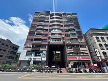 礁溪藝術廣場高樓景觀溫泉套房~台灣房屋婕如~小豬