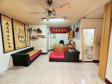 仁武大灣國中仁雄商圈正街上三角窗醒目金店面