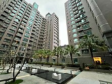 美術館陽台進出三房平車