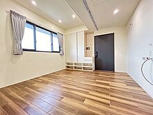 中壢體育園區｜龍岡南亞｜輕屋齡四房車