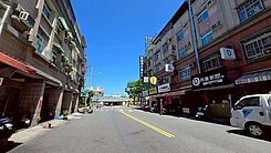 (專約)鳳甲特區臨路透天店住