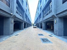 東森壯壯-里長。大里仁化商圈。全新交屋電梯雙車別墅